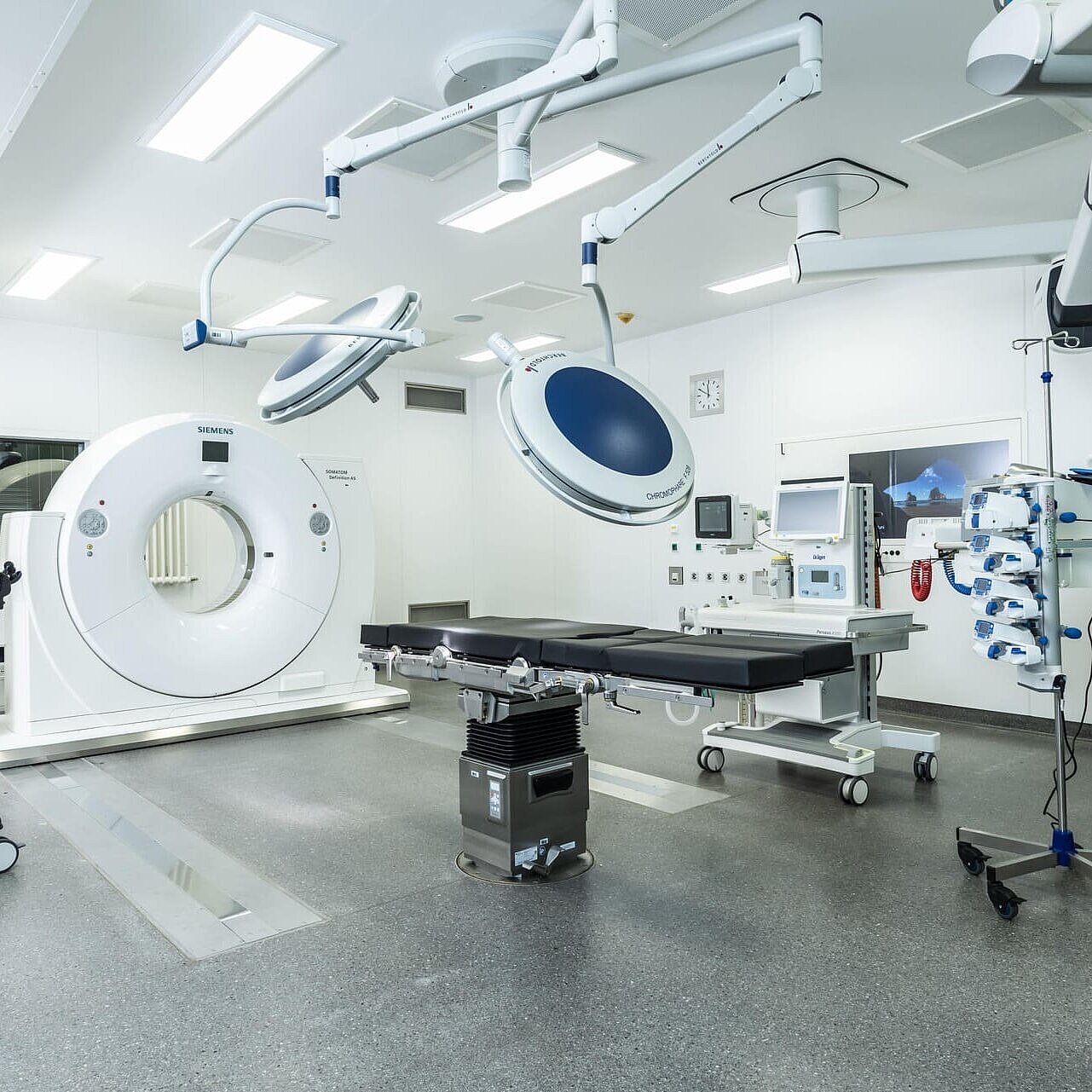 Behandlungsraum Ein neuer OP-Saal der Erler Klinik mit den neusten technischen und innovativen Geräten.